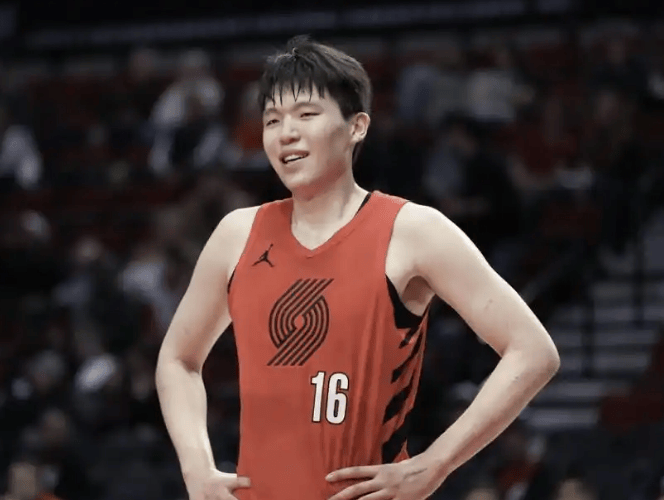 开拓者队出局 结束了第一个NBA 赛季 扣除支付给篮协的金额后 杨汉森的工资还剩多少？